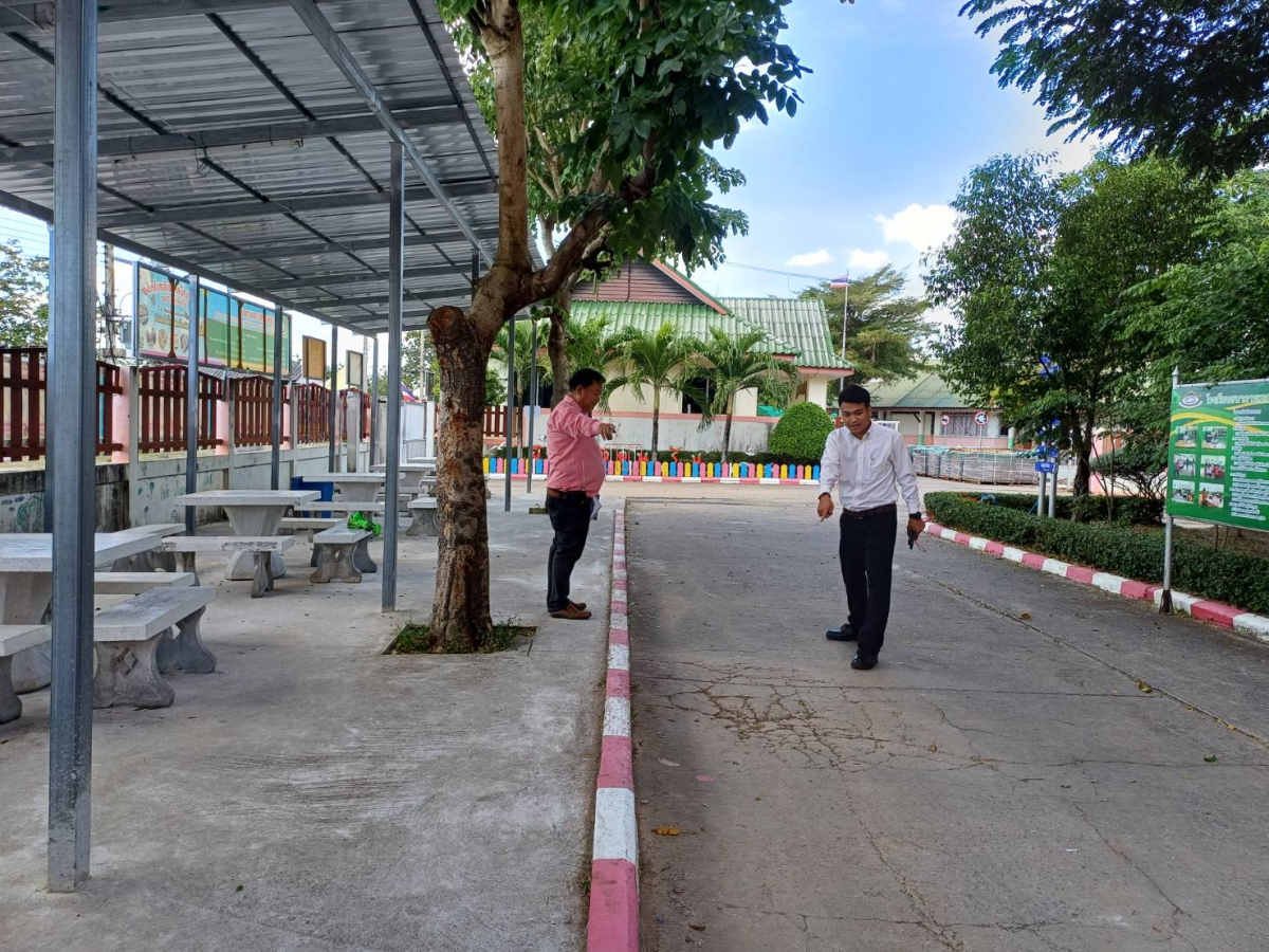 วันที่ 23 พฤศจิกายน 2566 นายชัยรัตน์ กิตติหิรัญวัฒน์ นายกเทศมนตรีตำบลตลาดแค มอบหมายให้เจ้าหน้าที่เทศบาลตำบลตลาดแค ดำเนินการสำรวจพื้นที่ เพื่อดำเนินการโครงการปรับปรุงภูมิทัศน์รอบอาคารอเนกประสงค์หลังคาโค้งของโรงเรียนเทศบาลตลาดแค อำเภอโนนสูง จังหวัดนครราชสีมา