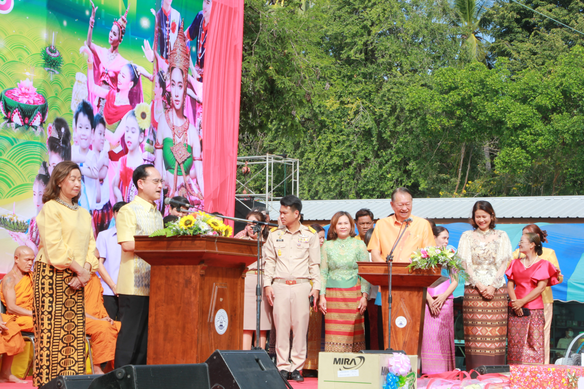 วันที่ 27 พฤศจิกายน 2566 นายชัยรัตน์ กิตติหิรัญวัฒน์ นายกเทศมนตรีตำบลตลาดแค พร้อมด้วยคณะผู้บริหาร สมาชิกสภาเทศบาล บุคคลากรครู เจ้าหน้าที่และพนักงานเทศบาลตำบลตลาดแค ร่วมกิจกรรมทอดผ้าป่าสามัคคี เนื่องในประเพณีลอยกระทง ประจำปี 2566 โดยมีท่านสมเกียรติ ตันดิลกตระกูล (สมาชิกสภาผู้แทนราษฎร) เป็นประธานในพิธีเปิด และมีพี่น้องประชาชนทั้ง 10 ชุมชนเข้าร่วมงาน