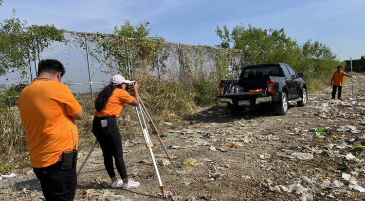 วันที่ 30 พฤศจิกายน 2566 นายชัยรัตน์ กิตติหิรัญวัฒน์ นายกเทศมนตรีตำบลตลาดแค มอบหมายให้เจ้าหน้าที่เทศบาลตำบลตลาดแค  ลงพื้นที่ดำเนินการสำรวจระดับบ่อขยะ บริเวณบ่อขยะเทศบาลตำบลตลาดแค อำเภอโนนสูง จังหวัดนครราชสีมา