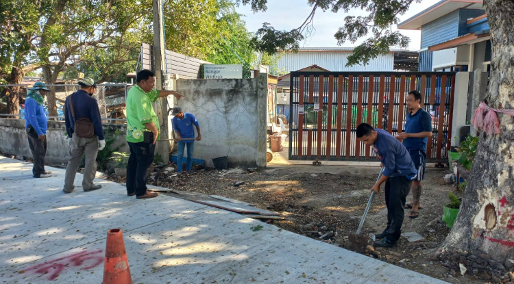 วันที่ 13 ธันวาคม 2566 นายชัยรัตน์ กิตติหิรัญวัฒน์ นายกเทศมนตรีตำบลตลาดแค มอบหมายให้เจ้าหน้าที่เทศบาลตำบลตลาดแค  ลงพื้นที่ตรวจสอบจุดน้ำทิ้ง งานก่อสร้างโครงการการปรับปรุงถนน และก่อสร้างระบบระบายน้ำถนนเทศบาลซอย 9/3 (บ้านนางแก้ว แอบกลาง ถึงบ้านนางสำเรียง แซ่เอี๊ยบ) ชุมชนโนนพิมาน หมูที่ 12 อำเภอโนนสูง จังหวัดนครราชสีมา