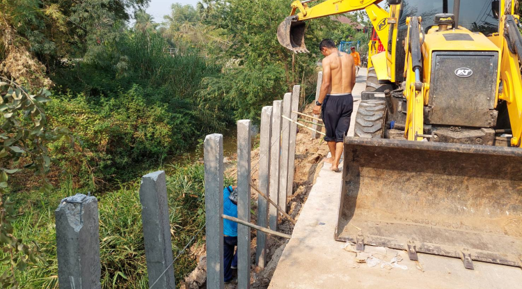 วันที่ 1 กุมภาพันธ์ 2567 นายชัยรัตน์ กิตติหิรัญวัฒน์ นายกเทศบาลตำบลตลาดแค มอบหมายเจ้าหน้าที่เทศบาลตำบลตลาดแคดำเนินการทำพนังกันดิน บริเวณถนนเทศบาลซอย 7 ตำบลธารปราสาท อำเภอโนนสูง จังหวัดนครราชสีมา