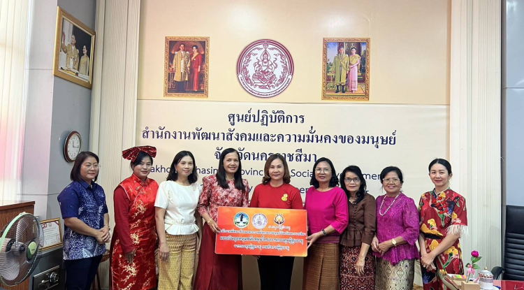 วันที่ 9 กุมภาพันธ์ 2567 นายชัยรัตน์ กิตติหิรัญวัฒน์ นายกเทศบาลตำบลตลาดแค มอบหมายให้นางวรรณา  นานอก รองนายกเทศมนตรีตำบลตลาดแค นำทีมตัวแทนชมรมผู้สูงอายุเทศบาลตำบลตลาดแค นางหวาน เกยโนนสูง ประธานชมรมผู้สูงอายุฯ นางสำรวย ดีสูงเนิน และนางรพีพร ฉิมกลาง  รองประธานชมรมผู้สูงอายุฯ    ร่วมลงนามในสัญญาและรับเงินตามโครงการส่งเสริมสุขภาพกายและใจ ด้วยการเต้นลีลาศและร้องเพลงเข้าจังหวะดนตรี  จากกรมกิจการผู้สูงอายุ สำนักงานพัฒนาสังคมและความมั่นคงของมนุษย์จังหวัดนครราชสีมา