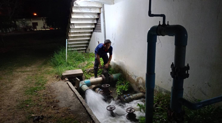 วันที่ 18 กุมภาพันธ์  2567 นายชัยรัตน์ กิตติหิรัญวัฒน์ นายกเทศมนตรีตำบลตลาดแค มอบหมายให้เจ้าหน้าที่เทศบาลตำบลตลาดแค  ได้ดำเนินการล้างหน้าทราย โรงผลิดน้ำประปา (ป.1,ป.2)  เพื่อให้น้ำประปาสะอาดและปลอดภัยสำหรับประชาชนผู้ใช้น้ำของเทศบาลตำบลตลาดแค