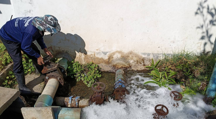 วันที่ 21 กุมภาพันธ์  2567 นายชัยรัตน์ กิตติหิรัญวัฒน์ นายกเทศมนตรีตำบลตลาดแค มอบหมายให้เจ้าหน้าที่เทศบาลตำบลตลาดแค  ได้ดำเนินการล้างหน้าทราย โรงผลิดน้ำประปา (ป.2)  เพื่อให้น้ำประปาสะอาดและปลอดภัยสำหรับประชาชนผู้ใช้น้ำของเทศบาลตำบลตลาดแค