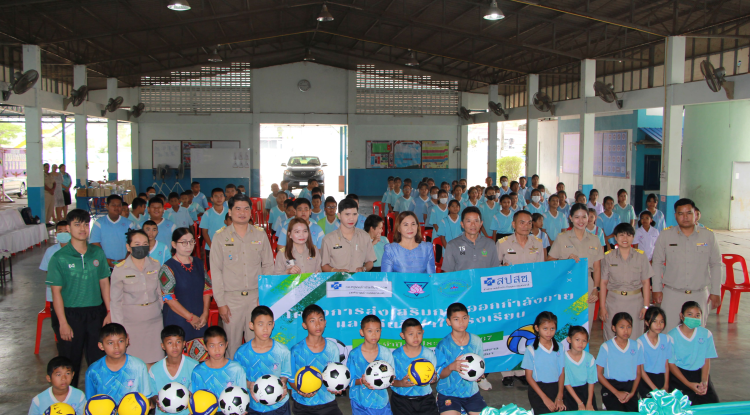 วันที่ 12 มีนาคม 2567 นายชัยรัตน์ กิตติหิรัญวัฒน์ นายกเทศมนตรีตำบลตลาดแค มอบหมายให้นางวรรณา นานอก รองนายกเทศมนตรีตำบลตลาดแค เป็นประธานเปิดโครงการส่งเสริมการออกกำลังกายและเล่นกีฬาในโรงเรียน ณ หอประชุมโรงเรียนอนุบาลตลาดแค อำเภอโนนสูง จังหวัดนครราชสีมา