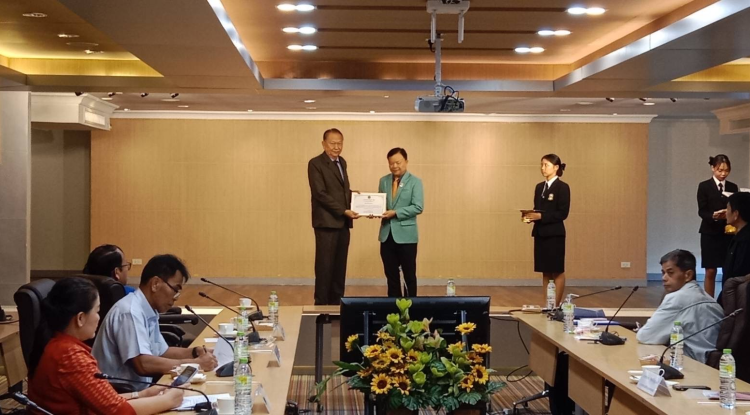 วันที่ 14 มีนาคม 2567 นายชัยรัตน์ กิตติหิรัญวัฒน์ นายกเทศมนตรีตำบลตลาดแค พร้อมด้วยนางวรรณา นานอก รองนายกเทศมนตรีตำบลคลาดแค  ร่วมประชุมเชิงปฏิบัติการเสนอผลการศึกษาโครงการวิจัยการเพิ่มสมรรถนะการบริหารงานขององค์กรปกครองส่วนท้องถิ่นด้านการจัดการภัยพิบัติ บนฐานข้อมูลภูมิสารสนเทศ โปรแกรมวิเคราะห์และเททริกซ์ประเมินความเสี่ยงภัยพิบัติภายใต้คลังข้อมูลดิจิทัลเพื่อการมีคุณภาพชีวิตที่ดีของชุมชนพื้นที่เสี่ยงภัยพิบัติอย่างยั่งยืน