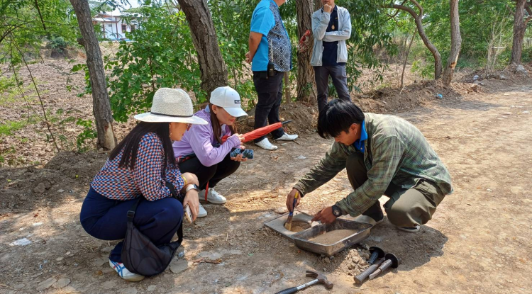 วันที่ 22 มีนาคม 2567 นายชัยรัตน์ กิตติหิรัญวัฒน์ นายกเทศบาลตำบลตลาดแค มอบหมายให้คณะกรรมการตรวจรับพัสดุ  ลงพื้นที่ดำเนินการควบคุมการก่อสร้างงานโครงการก่อสร้างถนน คสล. ถนนเข้า-ออก บ่อระบบรวบรวมและบำบัดน้ำเสียของเทศบาลตำบลตลาดแค  ชุมชนสำโรงตะวันออก หมู่ที่ 1 ตำบลธารปราสาท อำเภอโนนสูง จังหวัดนครราชสีมา