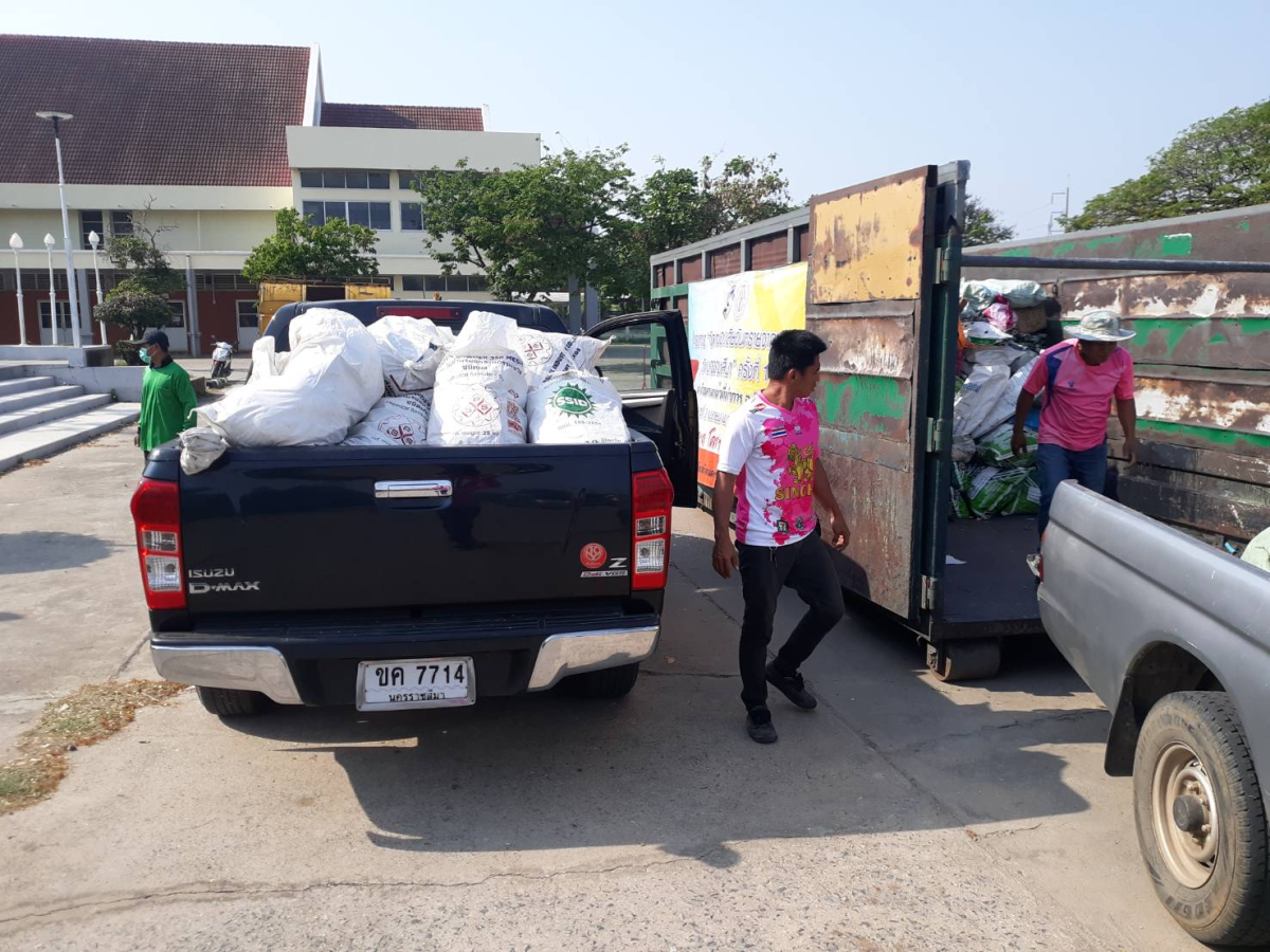 วันที่ 2 เมษายน 2567 นายชัยรัตน์ กิตติหิรัญวัฒน์ นายกเทศมนตรีตำบลตลาดแค มอบหมายให้เจ้าหน้าที่เทศบาลตำบลตลาดแค ได้ดำเนินการนำส่งขยะอันตราย จำนวน 273 กก. ที่เก็บรวบรวมจากชุมชน ไปยังจุดรวบรวมขยะอันตราย ณ ที่ว่าการอำเภอพิมาย เพื่อส่งต่อให้ องค์การบริหารส่วนจังหวัดนครราชสีมา นำไปกำจัดตามหลักวิชาการต่อไป
