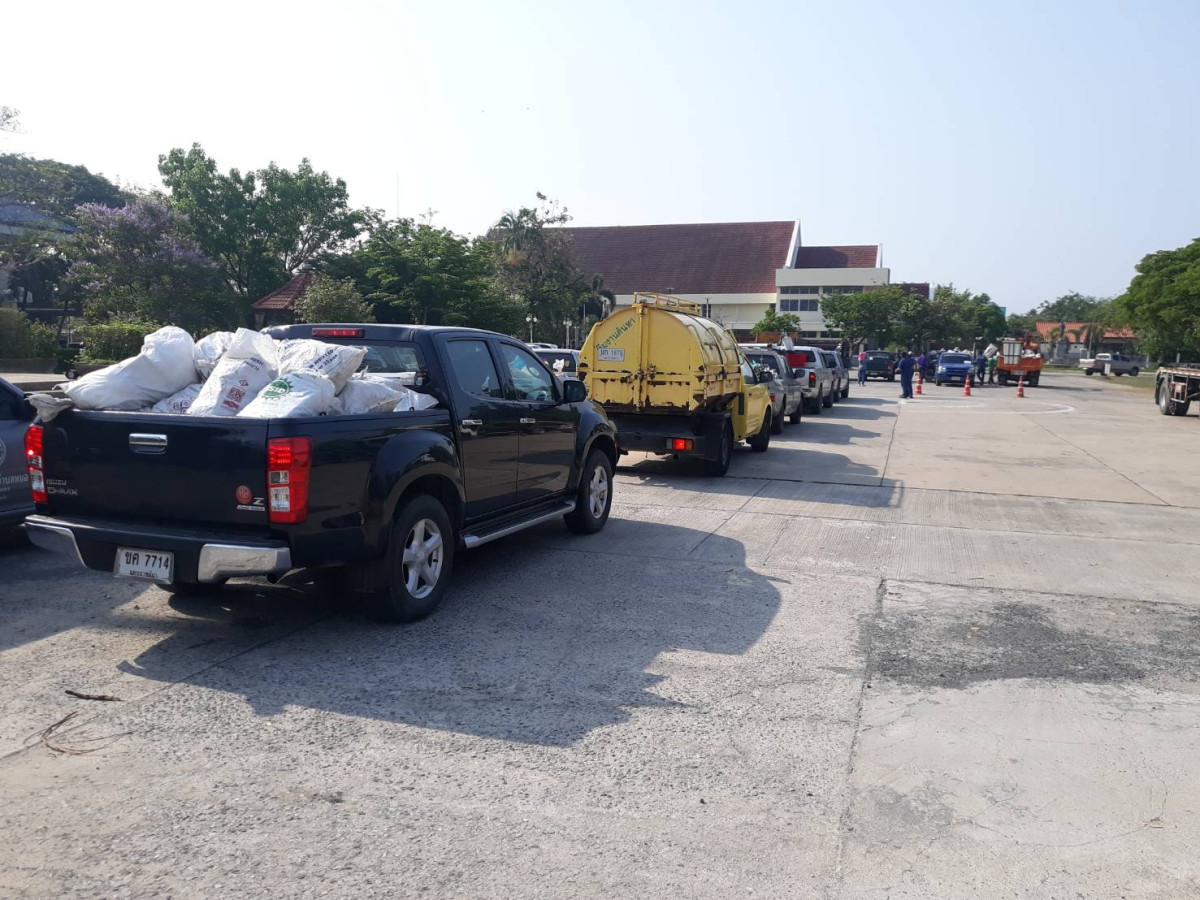 วันที่ 2 เมษายน 2567 นายชัยรัตน์ กิตติหิรัญวัฒน์ นายกเทศมนตรีตำบลตลาดแค มอบหมายให้เจ้าหน้าที่เทศบาลตำบลตลาดแค ได้ดำเนินการนำส่งขยะอันตราย จำนวน 273 กก. ที่เก็บรวบรวมจากชุมชน ไปยังจุดรวบรวมขยะอันตราย ณ ที่ว่าการอำเภอพิมาย เพื่อส่งต่อให้ องค์การบริหารส่วนจังหวัดนครราชสีมา นำไปกำจัดตามหลักวิชาการต่อไป
