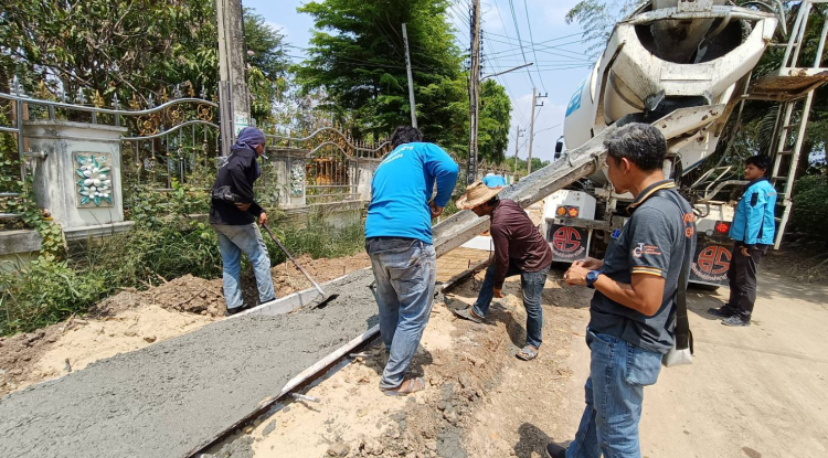 วันที่  25  มีนาคม 2567 นายชัยรัตน์ กิตติหิรัญวัฒน์ นายกเทศบาลตำบลตลาดแค มอบหมายให้คณะกรรมการตรวจรับพัสดุ  ลงพื้นที่ดำเนินการควบคุมการก่อสร้างงานโครงการวางท่อระบายน้ำ คสล. ถนนเทศบาลซอย 13  ชุมชนตะขบ หมู่ที่ 4 ตำบลธารปราสาท อำเภอโนนสูง จังหวัดนครราชสีมา