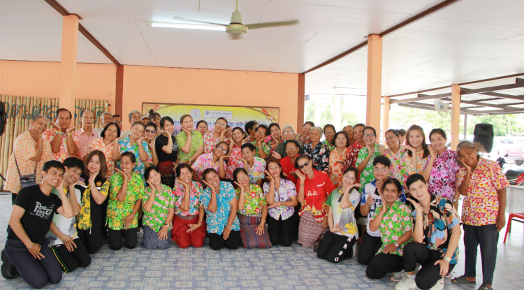 วันที่ 10 เมษายน 2567 เทศบาลตำบลตลาดแค นำโดยนายชัยรัตน์ กิตติหิรัญวัฒน์ นายกเทศมนตรีตำบลตลาดแค คณะผู้บริหาร สมาชิกสภา ร่วมกับชมรมผู้สูงอายุเทศบาลตำบลตลาดแค จัดโครงการส่งเสริมสุขภาพกาย สุขภาพจิต ปีที่ 11 "ไม่ลืม ไม่ล้ม ไม่ซึมเศร้า และกินข้าวอร่อย"  (กิจกรรมรำโทน) ณ ศูนย์พัฒนาคุณภาพชีวิตและส่งเสริมอาชีพผู้สูงอายุเทศบาลตำบลตลาดแค  ตำบลธารปราสาท อำเภอโนนสูง จังหวัดนครราชสีมา