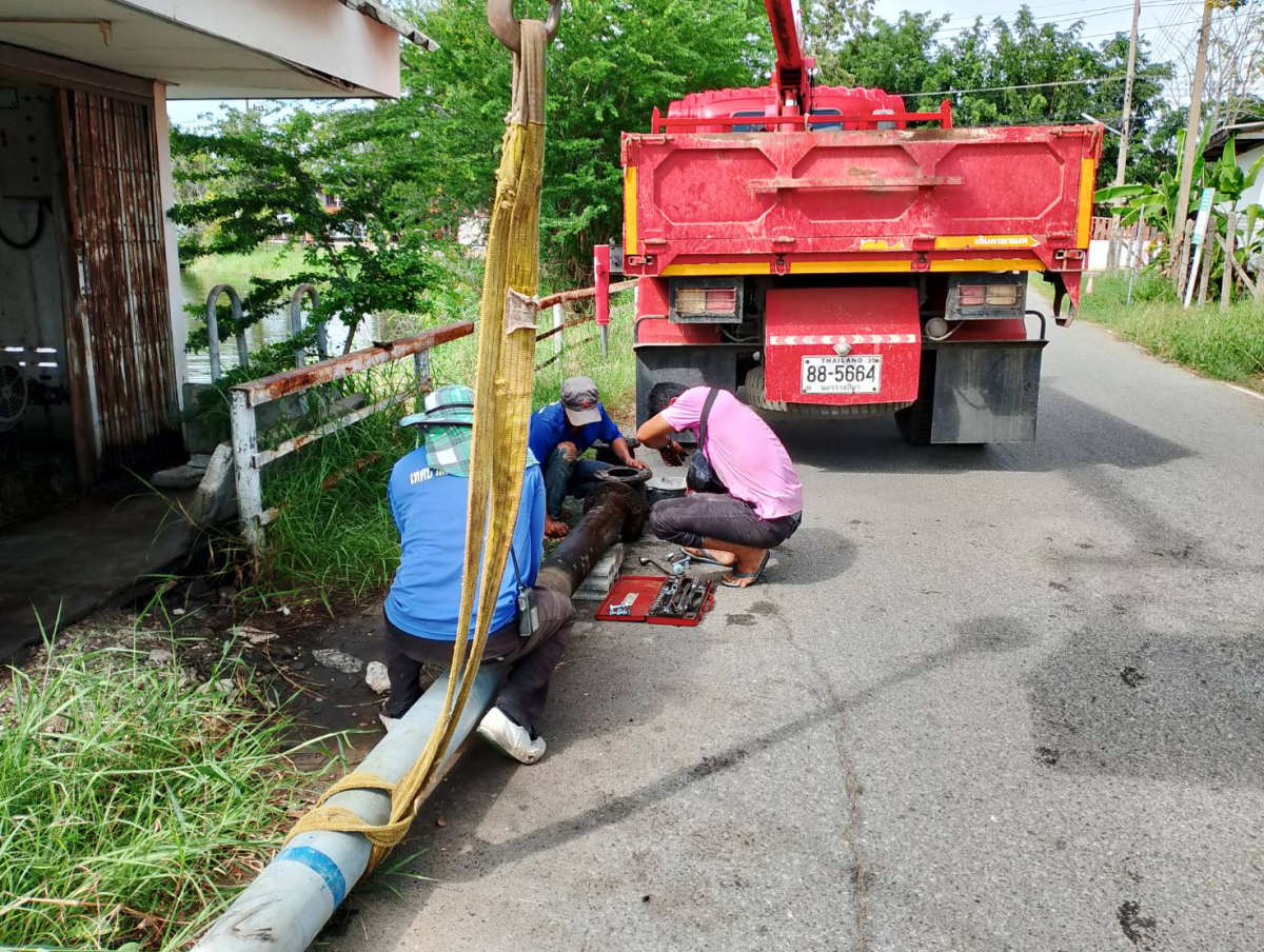 นายชัยรัตน์ กิตติหิรัญวัฒน์ นายกเทศมนตรีตำบลตลาดแค มอบหมายให้เจ้าหน้าที่เทศบาลตำบลตลาดแค ดำเนินการเปลี่ยนหัวกระโหลก โรงสูบหนองสระแก ตำบลธารปราสาท อำเภอโนนสูง จังหวัดนครราชสีมา