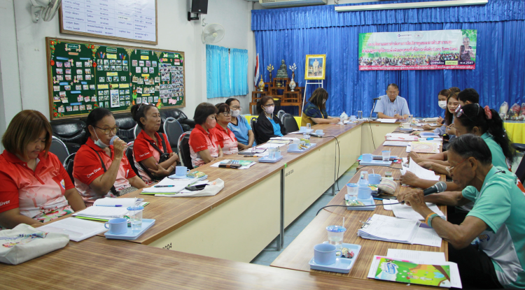 วันที่ 17 พฤษภาคม 2567 นายชัยรัตน์ กิตติหิรัญวัฒน์ นายกเทศมนตรีตำบลตลาดแค พร้อมด้วยนางสาวบรรจง เพ็ชรพิมาย รองนายกเทศมนตรีตำบลตลาดแค นางวรรณา นานอก รองนายกเทศมนตรีตำบลคลาดแค เจ้าหน้าที่เทศบาลตำบลตลาดแค และผู้ช่วยเหลือดูแลผู้มีภาวะพึ่งพิง ประชุมติดตามผลการดำเนินงานการจัดระบบการดูแลระยะยาวด้านสาธารณสุขสำหรับผู้สูงอายุที่มีภาวะพึ่งพิงและบุคคลอื่นที่มีภาวะพึ่งพิง (Long Term Care) ประจำปี 2567 ณ ห้องประชุมเทศบาลตำบลตลาดแค  อำเภอโนนสูง จังหวัดนครราชสีมา