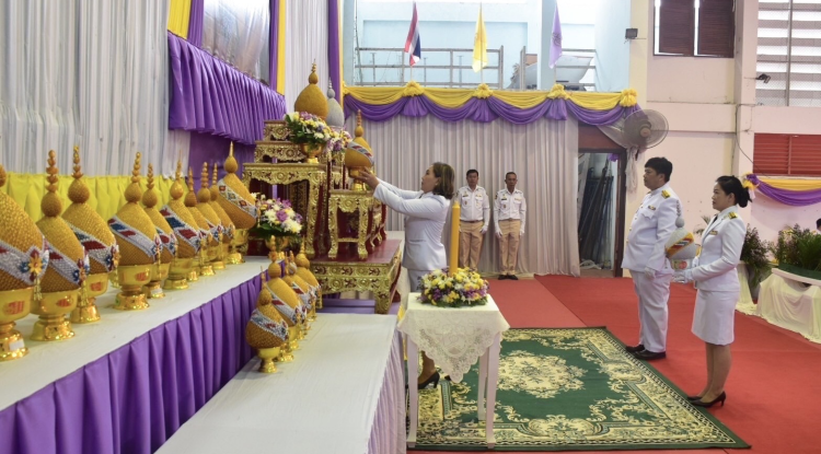 วันที่ 3 มิถุนายน 2567  นายชัยรัตน์ กิตติหิรัญวัฒน์ นายกเทศมนตรีตำบลตลาดแค มอบหมายให้นางวรรณา นานอก รองนายกเทศมนตรีตำบลตลาดแค พร้อมด้วยเจ้าหน้าที่กองยุทธ์ศาสตร์และงบประมาณ  และเจ้าหน้าที่หน่วยตรวจสอบภายใน  ร่วมกิจกรรมเฉลิมพระเกียรติสมเด็จพระนางเจ้าฯ พระบรมราชินี เนื่องในโอกาสวันเฉลิมพระชนมพรรษา 3 มิถุนายน 2567    ณ  หอประชุมอำเภอโนนสูง อำเภอโนนสูง จังหวัดนครราชสีมา