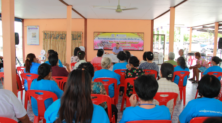 วันที่ 12 มิถุนายน 2567 เทศบาลตำบลตลาดแค นำโดยนายชัยรัตน์ กิตติหิรัญวัฒน์ นายกเทศมนตรีตำบลตลาดแค คณะผู้บริหาร สมาชิกสภา ร่วมกับชมรมผู้สูงอายุเทศบาลตำบลตลาดแค ร่วมกิจกรรมโครงการส่งเสริมสุขภาพกาย สุขภาพจิต ปีที่ 11 "ไม่ลืม ไม่ล้ม ไม่ซึมเศร้า และกินข้าวอร่อย"  (กิจกรรมชวนคิดชวนคุย ) ณ ศูนย์พัฒนาคุณภาพชีวิตและส่งเสริมอาชีพผู้สูงอายุเทศบาลตำบลตลาดแค  ตำบลธารปราสาท อำเภอโนนสูง จังหวัดนครราชสีมา