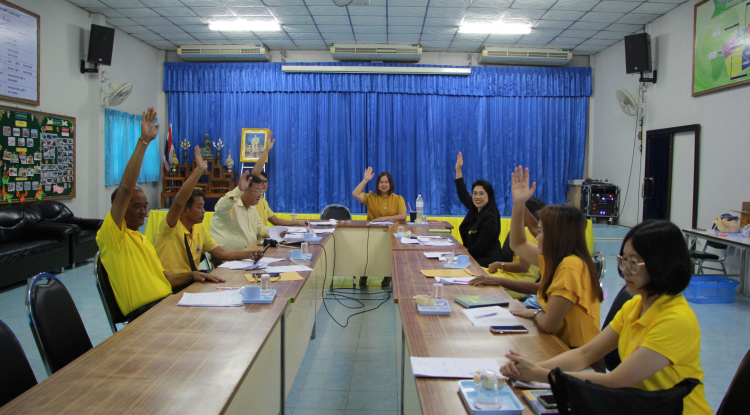 วันที่ 18 กรกฎาคม 2567 นายชัยรัตน์ กิตติหิรัญวัฒน์ นายกเทศบาลตำบลตลาดแค มอบหมายให้เจ้าหน้าที่เทศบาลตำบลตลาดแค ประชุมคณะกรรมการสนับสนุนการจัดทำแผนพัฒนาเทศบาล เพื่อจัดทำร่างแผนพัฒนาท้องถิ่น (พ.ศ. 2566 - 2570) เพิ่มเติม ครั้งที่ 3/2567  ณ ห้องประชุมเทศบาลตำบลตลาดแค อำเภอโนนสูง จังหวัดนครราชสีมา