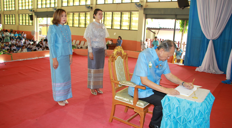 วันที่ 9 สิงหาคม 2567 นายชัยรัตน์ กิตติหิรัญวัฒน์ นายกเทศมนตรีตำบลตลาดแค พร้อมด้วยคณะผู้บริหาร สมาชิกสภาเทศบาล เจ้าหน้าที่เทศบาลตำบลตลาดแค และผู้ปกครองโรงเรียนเทศบาลตลาดแค ร่วมกิจกรรมวันแม่แห่งชาติ ประจำปี 2567 ณ หอประชุมโรงเรียนเทศบาลตลาดแค อำเภอโนนสูง จังหวัดนครราชสีมา