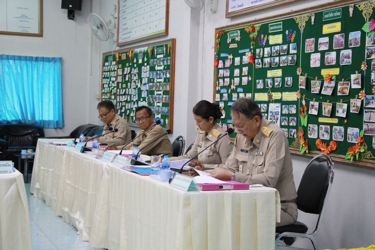 วันที่ 24 กันยายน 2567 เวลา 09.30 น. สภาเทศบาลตำบลตลาดแค จัดประชุมสภาสมัยประชุมสามัญ สมัยที่ 4 ครั้งที่ 1 ประจำปี 2567 ซึ่งฝ่ายสภาฯ นำโดย นายเสนอ เพ็ชรแท้ ประธานสภา พร้อมด้วยสมาชิกสภาเทศบาล ทางด้านฝ่ายบริหาร นำโดย นายชัยรัตน์ กิตติหิรัญวัฒน์ นายกเทศมนตรีตำบลตลาดแค พร้อมด้วยคณะผู้บริหาร และหัวหน้าส่วนราชการ ณ ห้องประชุมเทศบาลตำบลตลาดแค