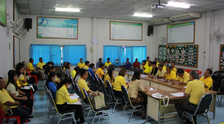 วันที่ 30 กันยายน 2567 นายชัยรัตน์ กิตติหิรัญวัฒน์  นายกเทศมนตรีตำบลตลาดแค  พร้อมด้วยคณะผู้บริหาร สมาชิกสภาเทศบาล และหัวหน้าส่วนราชการ  ประชุมประจำเดือน กันยายน 2567 เพื่อมอบนโยบายแนวทางการทำงานให้กับพนักงานเทศบาล ลูกจ้างประจำ และพนักงานจ้าง เพื่อประสิทธิภาพและความเรียบร้อยในการทำงานและให้เกิดประโยชน์สูงสุดแก่ประชาชน 