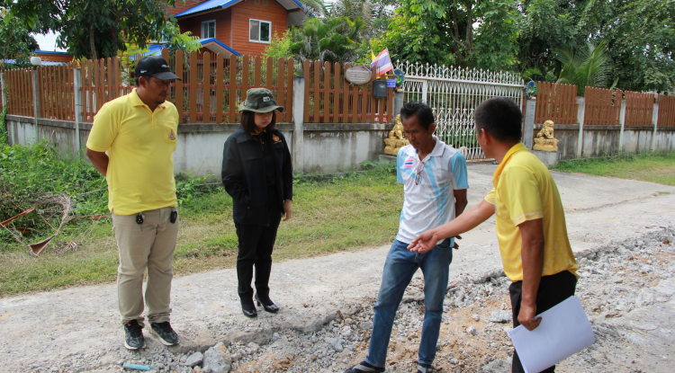 วันที่ 16 ตุลาคม 2567 นายชัยรัตน์ กิตติหิรัญวัฒน์ นายกเทศมนตรีตำบลตลาดแค มอบหมายให้เจ้าหน้าที่เทศบาลตำบลตลาดแค  ลงพื้นที่ควบคุมการดำเนินงานโครงการปรับปรุงถนนและก่อสร้างรางรระบายน้ำ ถนนเทศบาลซอย 8 (สามแยกถนนเทศบาลซอย 8 ถึงบ้านนางเตี้ย ประจง) ชุมชนสะแทด หมู่ที่ 11 อำเภอโนนสูง จังหวัดนครราชสีมา