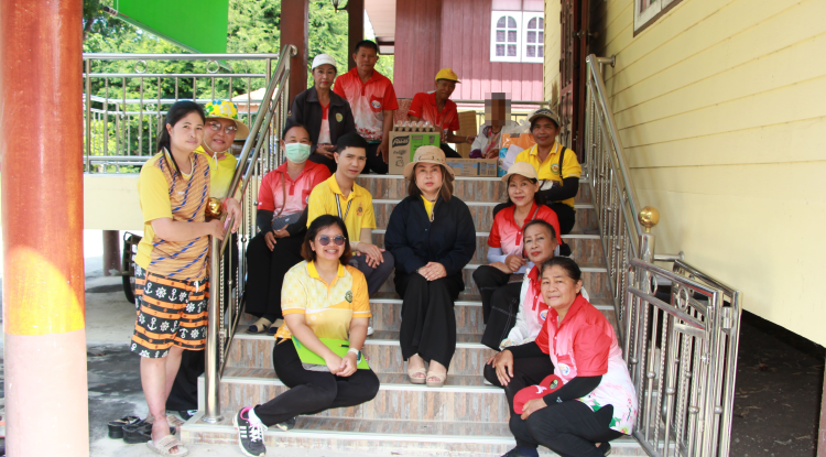 วันที่ 30 ตุลาคม 2567 นายชัยรัตน์ กิตติหิรัญวัฒน์ นายกเทศมนตรีตำบลตลาดแคล มอบหมายให้เจ้าหน้าที่กองสาธารณสุขและสิ่งแวดล้อมและผู้ช่วยเหลือดูแลผู้มีภาวะพึ่งพิง ลงพื้นที่เยี่ยมให้กำลังใจ มอบผลิตภัณฑ์ผ้าอ้อมผู้ใหญ่ แผ่นรองซึมซับ และชุดสิทธิประโยชน์ ให้กับผู้มีภาวะพึ่งพิง ตามชุดสิทธิประโยชน์ สปสช. (Long Term Care) ภายในเขตเทศบาลตำบลตลาดแค