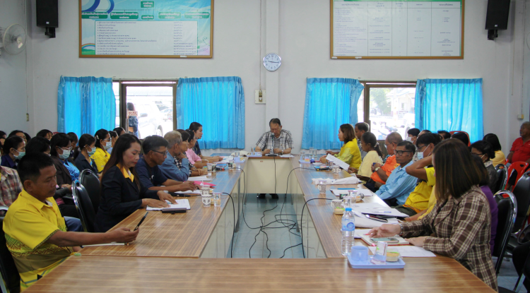 วันที่ 12 พฤศจิกายน 2567 นายชัยรัตน์ กิตติหิรัญวัฒน์ นายกเทศมนตรีตำบลตลาดแค พร้อมด้วยคณะผู้บริหาร สมาชิกสภาเทศบาลตำบลตลาดแค ร่วมประชุมคณะกรรมการชุมชน  ครั้งที่ 2 ประจำปีงบประมาณ 2568 ณ ห้องประชุมเทศบาลตำบลตลาดแค ตำบลธารปราสาท อำเภอโนนสูง จังหวัดนครราชสีมา