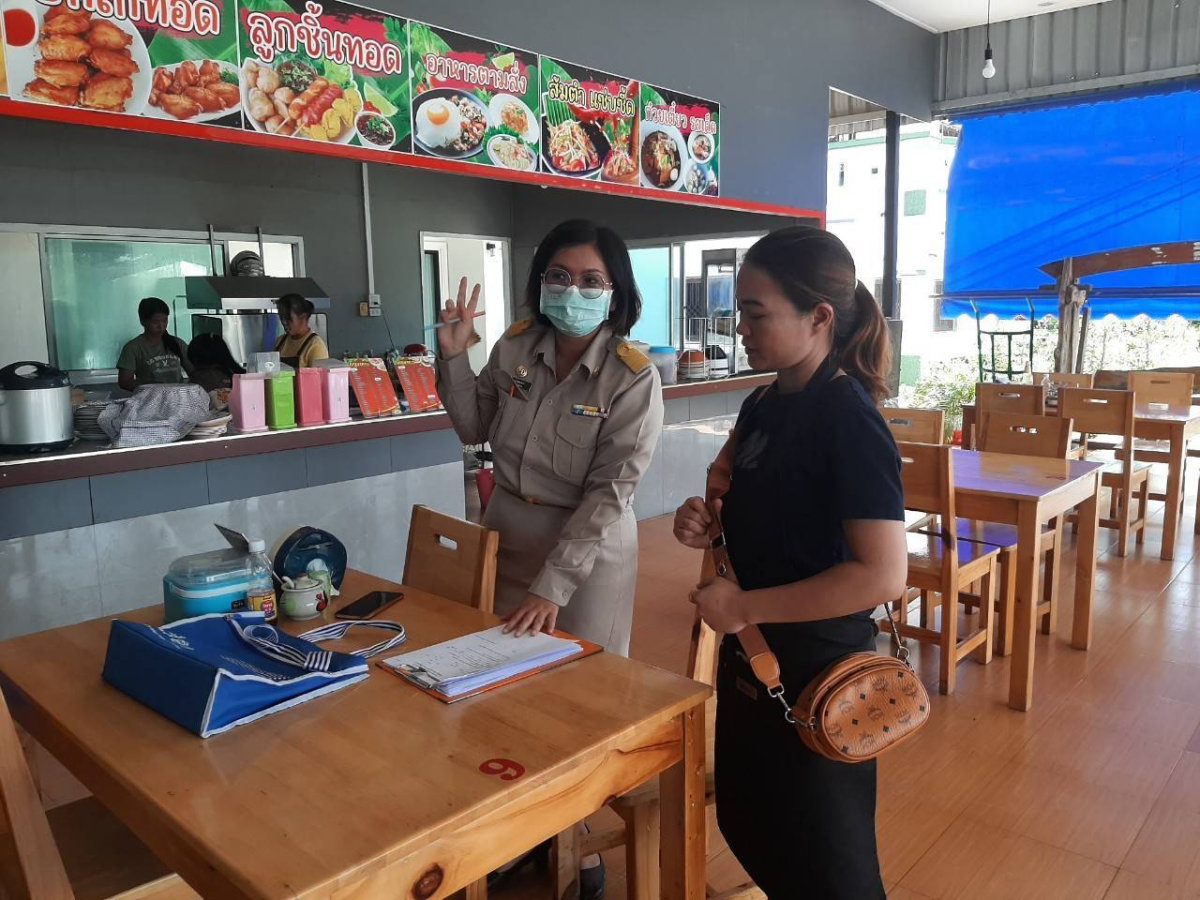วันที่ 27 พฤศจิกายน 2567 นายชัยรัตน์ กิตติหิรัญวัฒน์ นายกเทศมนตรีตำบลตลาดแค มอบหมายให้เจ้าหน้าที่เทศบาลตำบลตลาดแค ลงพื้นที่ดำเนินการออกตรวจสอบและต่อใบอนุญาตสถานประกอบกิจการที่เป็นอันตรายต่อสุขภาพและหนังสือรับรองการแจ้งจัดตั้งสถานที่สะสมอาหารหรือสถานที่จำหน่ายอาหาร ในเขตเทศบาลตำบลตลาดแค ตำบลธารปราสาท อำเภอโนนสูง จังหวัดนครราชสีมา