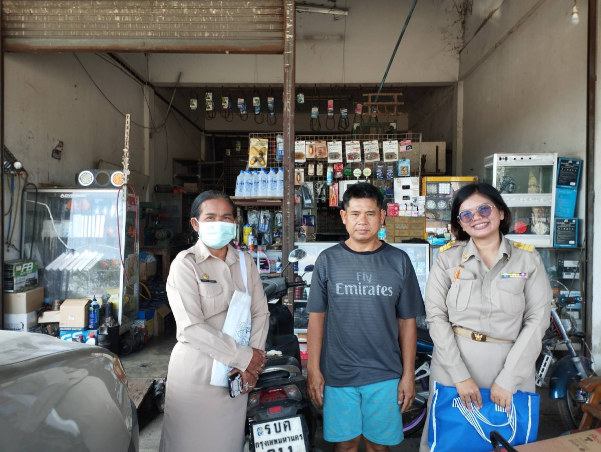 วันที่ 27 พฤศจิกายน 2567 นายชัยรัตน์ กิตติหิรัญวัฒน์ นายกเทศมนตรีตำบลตลาดแค มอบหมายให้เจ้าหน้าที่เทศบาลตำบลตลาดแค ลงพื้นที่ดำเนินการออกตรวจสอบและต่อใบอนุญาตสถานประกอบกิจการที่เป็นอันตรายต่อสุขภาพและหนังสือรับรองการแจ้งจัดตั้งสถานที่สะสมอาหารหรือสถานที่จำหน่ายอาหาร ในเขตเทศบาลตำบลตลาดแค ตำบลธารปราสาท อำเภอโนนสูง จังหวัดนครราชสีมา