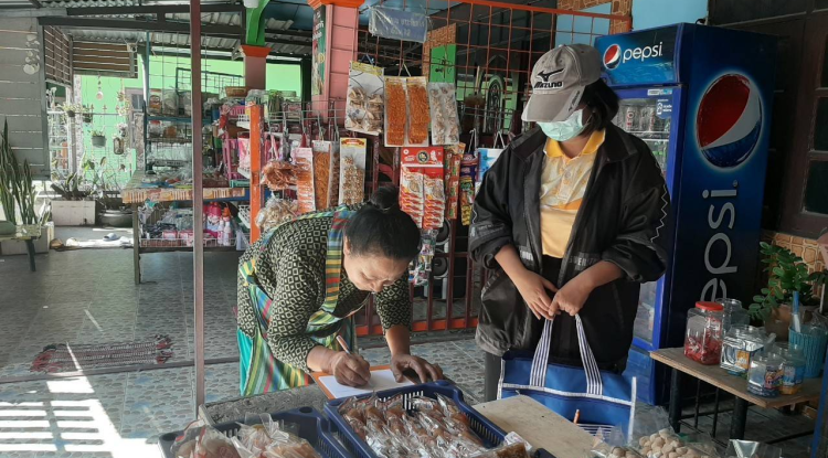 วันที่ 28 พฤศจิกายน 2567 นายชัยรัตน์ กิตติหิรัญวัฒน์ นายกเทศมนตรีตำบลตลาดแค มอบหมายให้เจ้าหน้าที่เทศบาลตำบลตลาดแค ลงพื้นที่ดำเนินการออกตรวจสอบและต่อใบอนุญาตสถานประกอบกิจการที่เป็นอันตรายต่อสุขภาพและหนังสือรับรองการแจ้งจัดตั้งสถานที่สะสมอาหารหรือสถานที่จำหน่ายอาหาร  ในเขตเทศบาลตำบลตลาดแค ตำบลธารปราสาท อำเภอโนนสูง จังหวัดนครราชสีมา