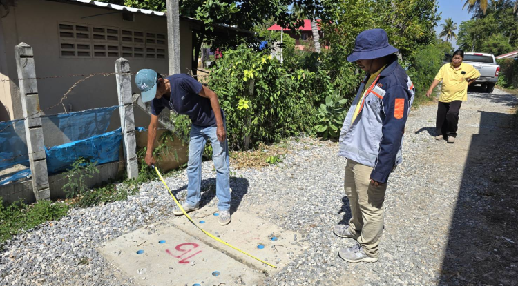 วันที่ 2 ธันวาคม 2567 นายชัยรัตน์ กิตติหิรัญวัฒน์ นายกเทศมนตรีตำบลตลาดแค มอบหมายให้เจ้าหน้าที่เทศบาลตำบลตลาดแค  สำรวจพื้นที่ก่อนดำเนินการโครงการก่อสร้างถนน คสล. ถนนเทศบาล ซอย 7/4 (ถนนเทศบาล ซอย 7 ถึง ถนนเทศบาล ซอย 17) ชุมชนตลาดแคตะวันออกฝั่งเหนือ  หมู่ที่ 15 อำเภอโนนสูง จังหวัดนครราชสีมา