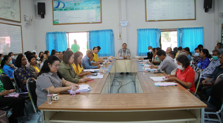 วันที่ 19 กุมภาพันธ์ 2568 นายชัยรัตน์ กิตติหิรัญวัฒน์ นายกเทศมนตรีตำบลตลาดแค พร้อมด้วยคณะผู้บริหาร สมาชิกสภาเทศบาลตำบลตลาดแค ร่วมประชุมคณะกรรมการชุมชน  ครั้งที่ 5 ประจำปีงบประมาณ 2568