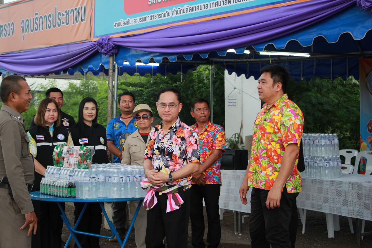 วันที่ 11 เมษายน 2568 เทศบาลตำบลตลาดแคขอขอบพระคุณ ท่าน ส.ส.สมเกียรติ ตันดิลกตระกูล ได้ตรวจเยี่ยมให้กำลังใจพร้อมมอบน้ำดื่ม น้ำหวาน กาแฟและขนม ให้กับเจ้าหน้าที่ประจำจุดตรวจ/จุดบริการประชาชนฯ ศูนย์ปฏิบัติการร่วมป้องกันและลดอุบัติเหตุทางถนน ช่วงเทศกาลสงกรานต์ 2568 เทศบาลตำบลตลาดแค