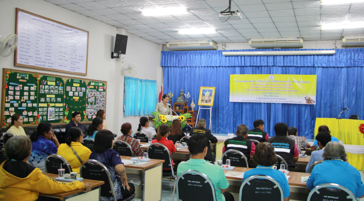 วันที่ 14 มีนาคม 2567 นายชัยรัตน์ กิตติหิรัญวัฒน์ นายกเทศมนตรีตำบลตลาดแค มอบหมายให้นางสาวบรรจง เพ็ชรพิมาย รองนายกเทศมนตรีตำบลตลาดแค เป็นประธานเปิดการอบรมให้ความความรู้แก่อาสาปศุสัตว์ประจำหมู่บ้านหรือผู้ที่ได้รับมอบหมายให้ทำการฉีดวัคซีนโรคพิษสุนัขบ้า ตามโครงการสัตว์ปลอดโรค คนปลอดภัย จากโรคพิษสุนัขบ้า ตามพระปณิธานศาสตราจารย์ ดร.สมเด็จเจ้าฟ้าฯ กรมพระศรีสวางควัฒน วรขัตติยราชนารี