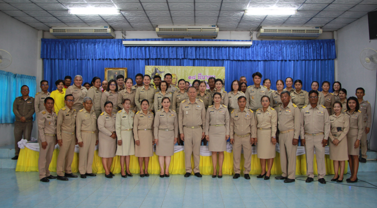 วันที่ 18 มีนาคม 2568 เทศบาลตำบลตลาดแค นำโดยนายชัยรัตน์ กิตติหิรัญวัฒน์ นายกเทศมนตรีตำบลตลาดแค พร้อมด้วยคณะผู้บริหาร สมาชิกสภาเทศบาล ข้าราชการ และพนักงานเทศบาลตำบลตลาดแค ประกอบพิธีถวายราชสักการะและกล่าวคำถวายราชสดุดี พระบาทสมเด็จพระจุลจอมเกล้าเจ้าอยู่หัว เนื่องในวันท้องถิ่นไทย ประจำปี 2568