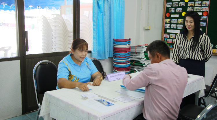 วันที่ 4 เมษายน 2568 ภาพบรรยากาศการรับสมัครเลือกตั้งสมาชิกสภาเทศบาลและนายกเทศมนตรีตำบลตลาดแค ณ ศูนย์ประสานงานการเลือกตั้งเทศบาลตำบลตลาดแค อำเภอโนนสูง จังหวัดนครราชสีมา