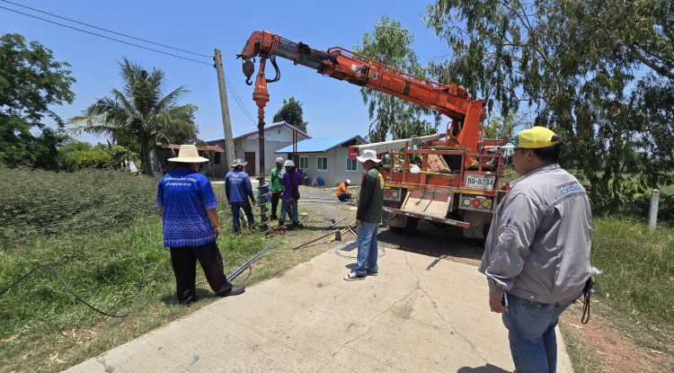 วันที่ 25 เมษายน 2568 นางสาวพัทธ์ธีรา ศิริทรัพย์ รองปลัดเทศบาล รักษาราชการแทน ปลัดเทศบาล ปฏิบัติหน้าที่ นายกเทศมนตรีตำบลตลาดแค มอบหมายให้เจ้าหน้าที่เทศบาลตำบลตลาดแค  ลงพื้นที่ร่วมกับตัวแทนจากการไฟฟ้าส่วนภูมิภาคอำเภอพิมาย เข้าดำเนินการปักเสาไฟฟ้า(ขยายเขต) พร้อมติดตั้งโคมไฟส่องสว่าง  บริเวณถนนเทศบาล ซอย 25