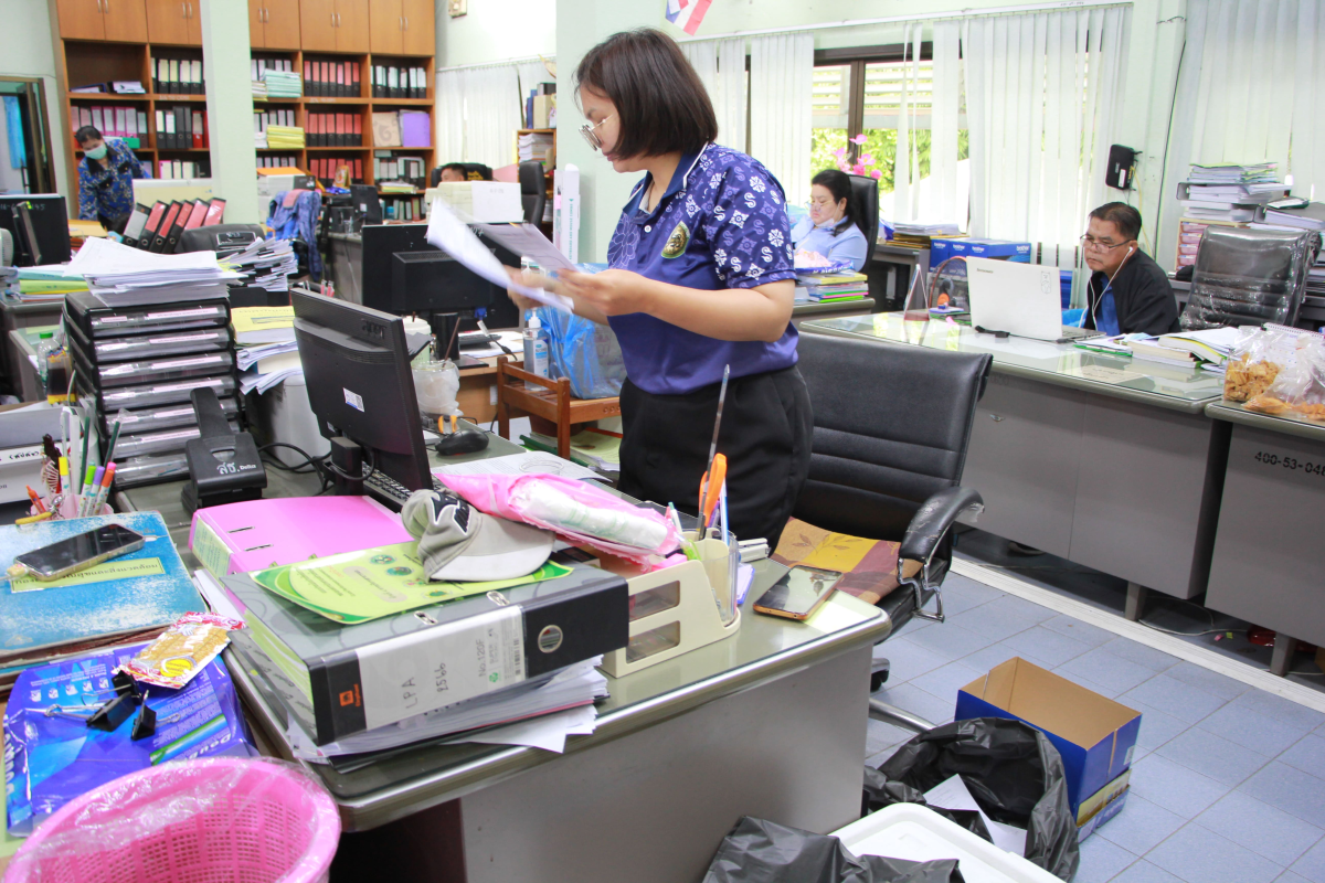 วันที่ 30 พฤษภาคม 2568 เทศบาลตำบลตลาดแค นำโดยนางสาวพัทธ์ธีรา ศิริทรัพย์ รองปลัดเทศบาล รักษาราชการแทน ปลัดเทศบาล ปฏิบัติหน้าที่ นายกเทศบาลตำบลตลาดแค พร้อมด้วยเจ้าหน้าที่ และพนักงานเทศบาลตำบลตลาดแค  ดำเนินการกิจกรรม 5 ส (Big Cleaning Day)