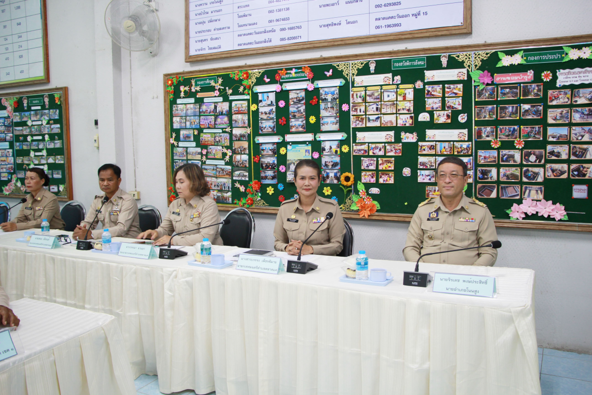 วันที่ 17 มิถุนายน 2568  นายจิรเดช พงษ์ประสิทธิ์  นายอำเภอโนนสูง เรียกประชุมสภาเทศบาลตำบลตลาดแค ครั้งแรก ในวันอังคารที่ 17 มิถุนายน 2568 เวลา 09.00 น. ห้องประชุมเทศบาลตำบลตลาดแค   โดยมี นางสาวพัทธ์ธีรา ศิริทรัพย์  เลขานุการสภาเทศบาลตำบลตลาดแคชั่วคราว เชิญนายอำเภอกล่าวเปิดประชุมสภาครั้งแรก และให้โอวาทแก่ สมาชิกสภาเทศบาล